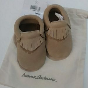 NWT Hanna Andersson moccs size 3